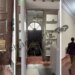 Mbledhja e Sekretariatit të Etikës për kërkesën e përjashtimit të deputetëve të PD-së, drejt zyrës me pengesa