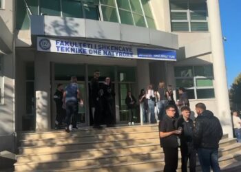 Me mbi 1500 studentë të rinj, Universiteti i Vlorës nis vitin akademik dhe zgjeron programet e studimit