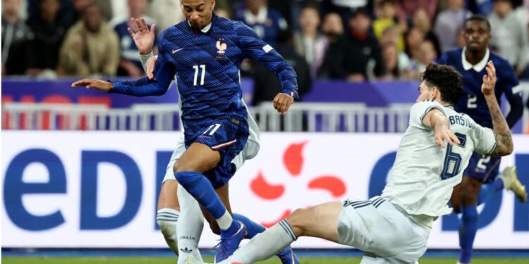 Media franceze pas barazimit 1-1 me Të Kaltrit: Italianët të aftë në mbrojtje, Bastoni bëri kritikët të heshtin