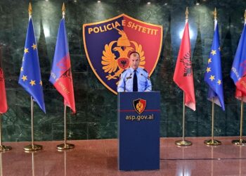 Mësuesit pjesëmarrës në protestë janë kërcënuar me mesazhe, efektivët dhanë dorëheqje; Policia: Po tentohet përhapja e panikut
