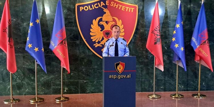 Mësuesit pjesëmarrës në protestë janë kërcënuar me mesazhe, efektivët dhanë dorëheqje; Policia: Po tentohet përhapja e panikut