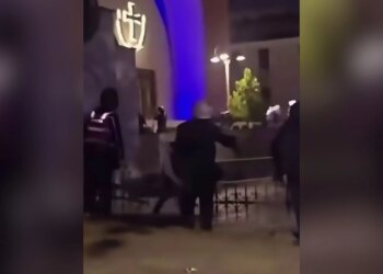Metropoliti Anastas i Korçës për përplasjen në Katedralën Ngjallja e Krishtit: Policia, rikthehuni në ligj, ndaloni dhunën