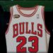Michael Jordan vendos rekord: sa është shitur fanella që e veshi në 1998