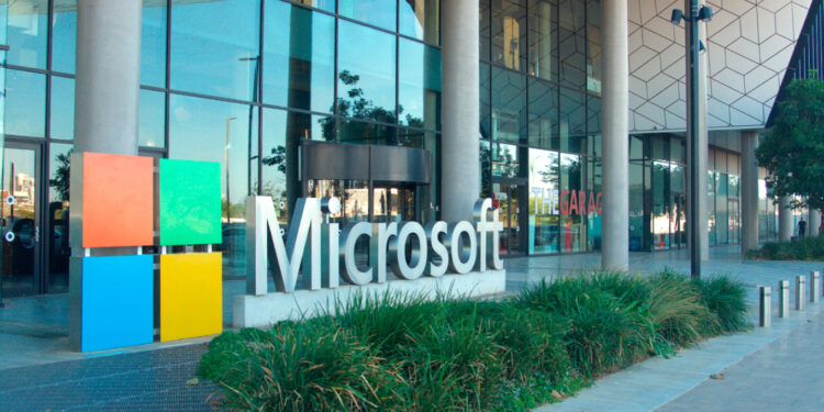 Microsoft ofron largim vullnetar nga puna për 60 mijë punonjës, kompania vazhdon riorganizimin e stafit