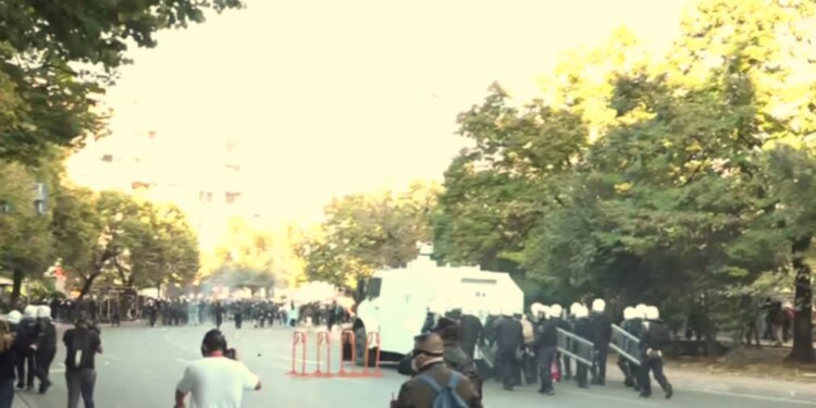 Ministria e Shëndetësisë: Nuk ka humbje jete; lënduarit në protestë: një polic, një minoren, një përfaqësues i medias