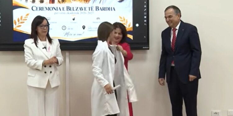 Mjekësia: 596 studentë betohen, nisin studimet; ceremonia e bluzës së bardhë dhe mesazhet për humanizmin