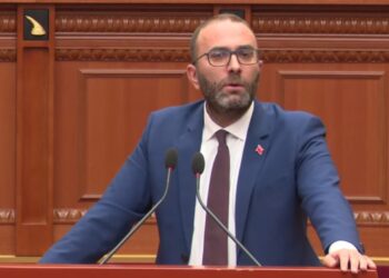 Mos i dil për zot vilave të Ballukut, Bardhi-Ballës: Me 82 vota kundër SPAK për mbrojtjen e korruptuarit