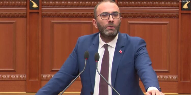 Mos i dil për zot vilave të Ballukut, Bardhi-Ballës: Me 82 vota kundër SPAK për mbrojtjen e korruptuarit