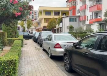 Moti i keq shkakton ndërprerje energjie në disa zona të Lezhës; rrjeti i ri i kullimit shmang përmbytjet