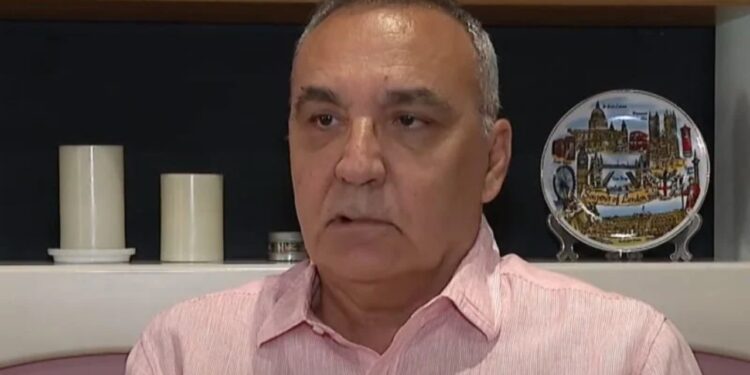 Naltgjatësia dhe shtatë xhuxha elektoralë
