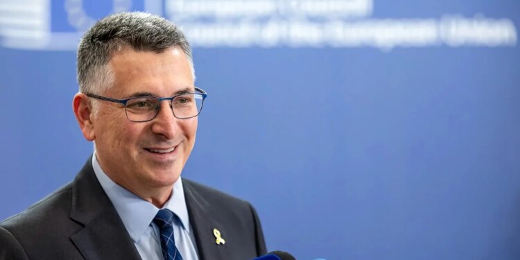 Në Tiranë mbërrin Ministri i Jashtëm i Izraelit, në axhendë takimet me Ramën dhe drejtuesit e shtetit