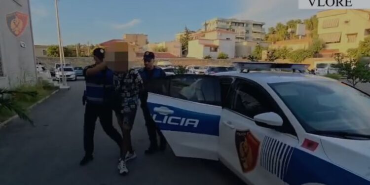 Në banesë mbante kallashnikov dhe municion luftarak, arrestohet 29-vjeçari në Vlorë