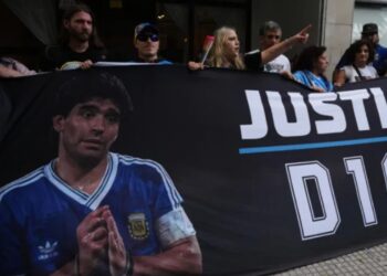 Në gjyqin për vdekjen e Maradonës, prokuroria kërkon 12 vite burg për mjekun e legjendës argjentinase