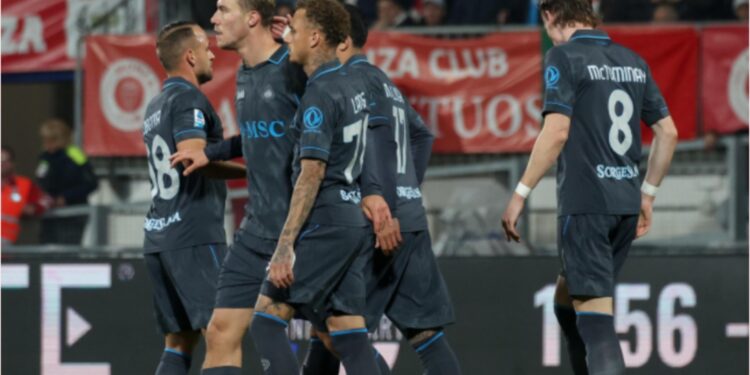 Në kampionat Napoli nuk e fal Monzën, fiton me poker golash