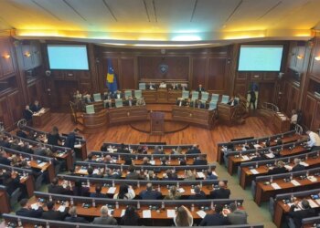 Nis seanca e jashtëzakonshme e Kuvendit të Kosovës me 101 deputetë, votohet për Specialen