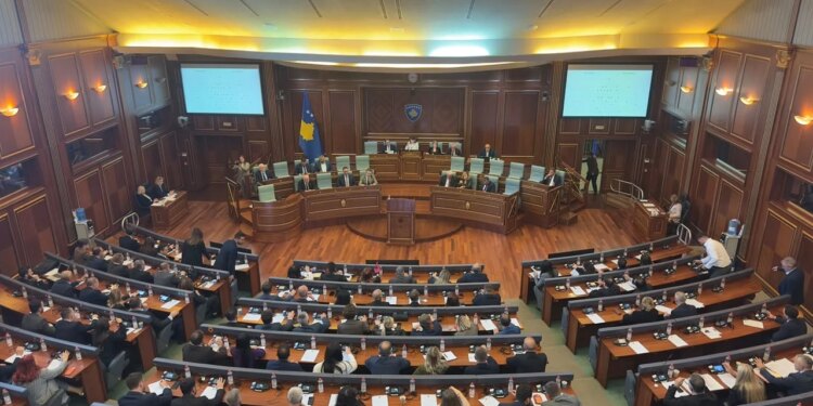 Nis seanca e jashtëzakonshme e Kuvendit të Kosovës me 101 deputetë, votohet për Specialen