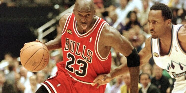 Një fanellë 14 milionë dollarë, Michael Jordan vendos rekordin e ri në historinë e NBA-së