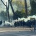 Një grup protestuesish rikthehen pranë Bulevardit; policia përdor gaz lotsjellës dhe presion uji për t’i larguar