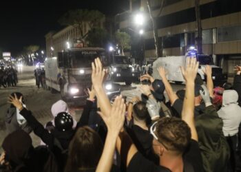 OSBE dënon sërish dhunën në protestë dhe sulmet ndaj gazetarëve, thirrje e fortë për gjithë politikën: Gjeni zgjidhje