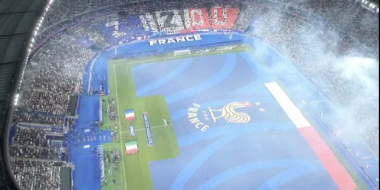 Ovacione dhe parrulla: Franca i bëri një pritje madhështore për Zidane në Stade de France