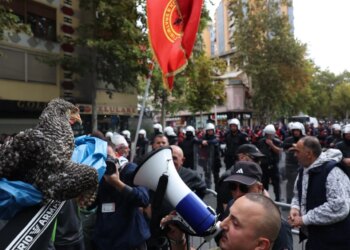 PD e kënaqur me aksionin sot në protestë, zbulohet mesazhi në strukturat: Ishim shumë mirë, por…