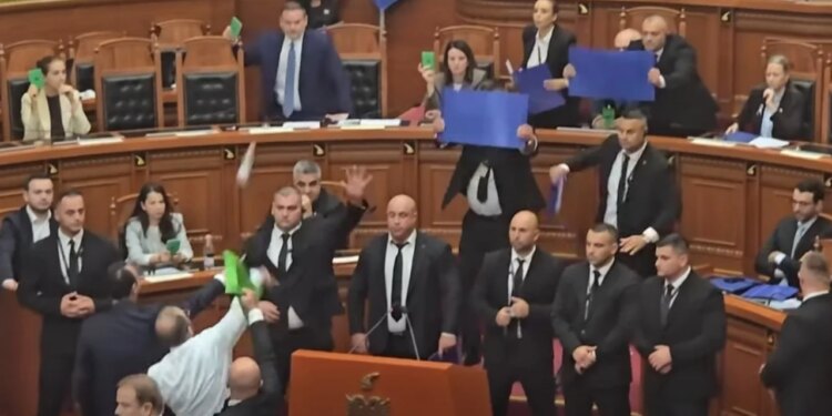 PS kërkoi ndëshkimin pas trazirave në Kuvend; Gazment Bardhi: Jo 60 ditë, 4 vjet, shkelni rregulloret dhe Kushtetutën