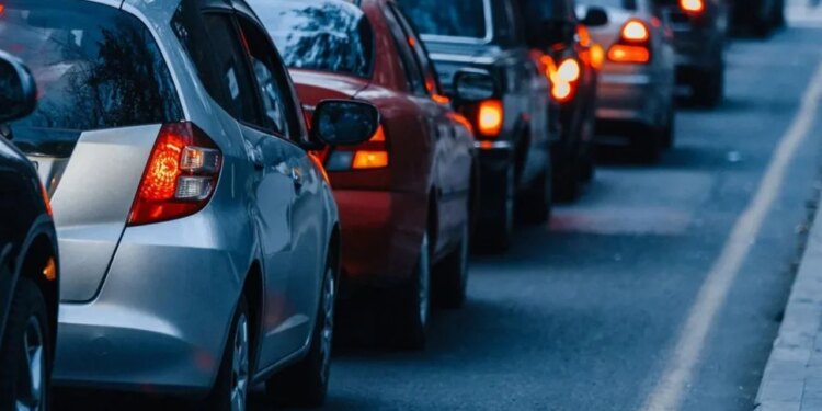 Paketë fiskale 2027: Hiqet taksa e qarkullimit për naftën dhe benzinën, rritet për automjetet, përfshihen makinat elektrike
