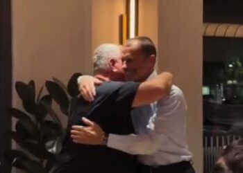 Pamje ekskluzive: Bravo Armand! Momenti kur Čeferin ngrihet dhe surprizon Dukën para gjithë kupolës së UEFA-s