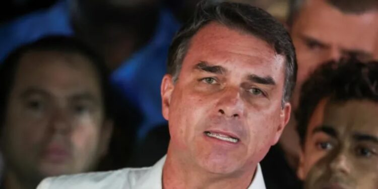 Pas humbjes në zgjedhje, Brazili i anulon pasaportat Flavio Bolsonaro; dyshohet se mund të jetë arratisur