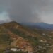 Pas një nate të vështirë, ndërhyrja nga toka dhe ajri frenon zjarrin që rrezikonte banesat në Peqin