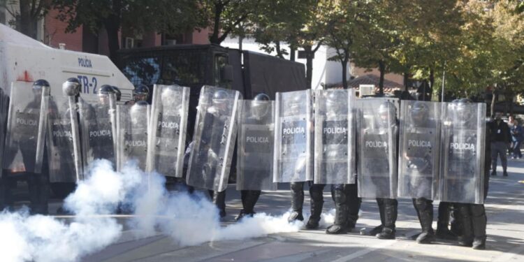 Pas paralajmërimit të Ramës, Qeveria miraton shpërblimin për 2750 efektivët në frontin e protestës