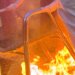 Pas shumë orësh qetësi nisën tensionet: hidhen molotovë drejt Kryeministrisë, protestuesit dogjën një karrige, Hajde për dialog tani