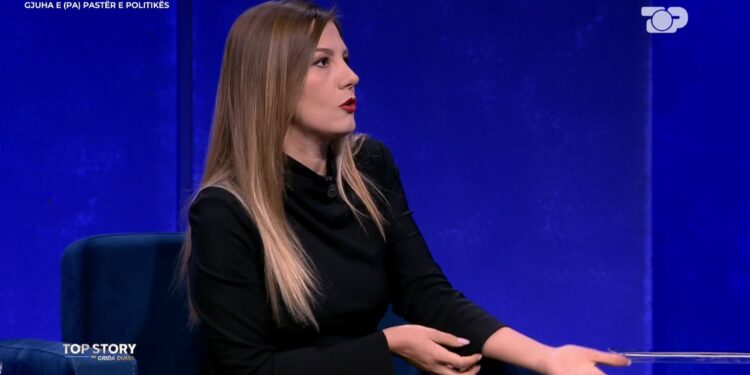 Pasqyra e Kuvendit, pedagogja e gjuhës shqipe Elsa Skënderi: Politika dështoi forcimin e arsimit, rritet pakënaqësia ndaj politikanëve