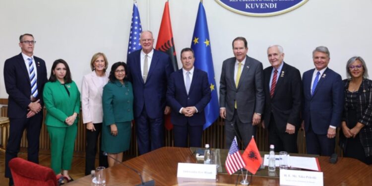 Peleshi pret delegacionin e Kongresit amerikan; kryetari i Kuvendit: Forcim i partneritetit Shqipëri-SHBA