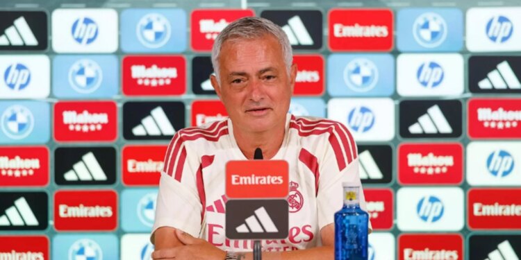 Për mua e paprekshme është vetëm stema — Mourinho iu jep mesazhin e qartë lojtarëve para ndeshjes me Leipzig