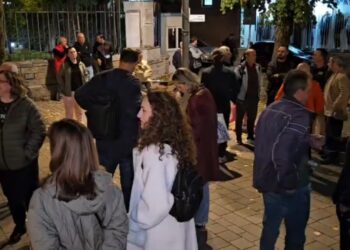 Përcollën mesazhet e tyre në shesh: protestë në Korçë në mbështetje të studentëve