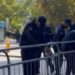 Përfundon seanca parlamentare; policia heq gardhin metalik para Kuvendit, protestuesit shkojnë drejt Ministrisë së Arsimit