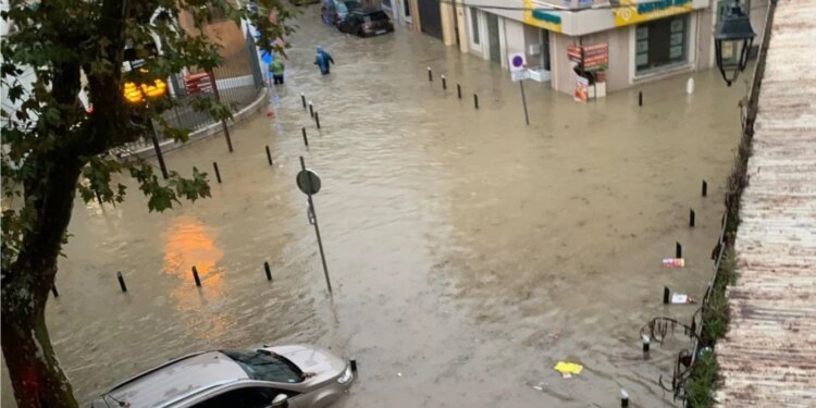 Përmbytje vdekjeprurëse në jug të Francës: tre të vdekur dhe qindra të evakuuar