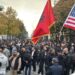 Përplasja me studentët, deputetët e PD-së tërhiqen dhe hapet rruga për protestuesit