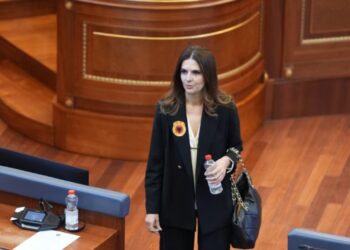 Përplasja rreth Ligjit të Dhomave të Specializuara, nënkryetarja e Kuvendit Çitaku i thërret Kurtit: Albin, eja në Kuvend