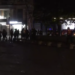 Përplasje e fortë mes efektivëve dhe protestuesve; breshëri gurësh ndaj dhjetëra automjeteve policore, blutë zmbrapsen