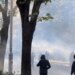 Përplasje e fortë pranë Piramidës, të rinjtë hedhin fishekzjarrë dhe gurë në drejtim të policisë