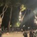 Përplasje mes policisë dhe protestuesve në Bulevardin Dëshmorët e Kombit, hidhen gurë drejt efektivëve dhe makinave të policisë