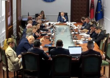 Përplasje në Komisionin e Ligjeve për Territorialen: PD: Po pengoni nismën, bashkitë nuk shkrihen; Manja: E kemi diskutuar