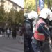 Përplasje policisë-protestuesve në Ministrinë e Arsimit; autobotët e ujit mundohen të zmbrapsin studentët, disa të shoqëruar