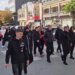 Përplasjet vazhdojnë në Korçë; policia shoqëron 13 persona, të rinjtë rikthehen në marshim pas shpërndarjes së efektivëve