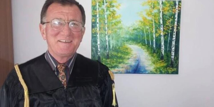 Pezullohet licenca dyvjeçare e avokatit Lefter Xhengo, pasi theu bojkotin duke mbrojtur administratorin e inceneratorit të Elbasanit