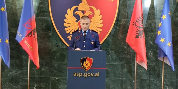Plumbat e gomës në protestë, Skënder Hita sqaron përdorimin: Janë të lejuara, por...