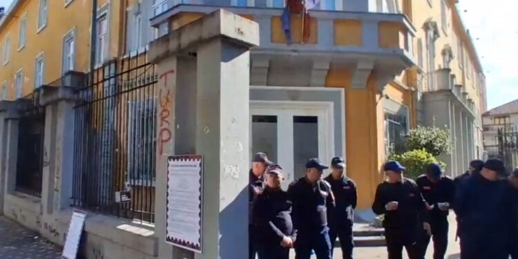 Policia e Shtetit reagon ndaj protestës së studentëve