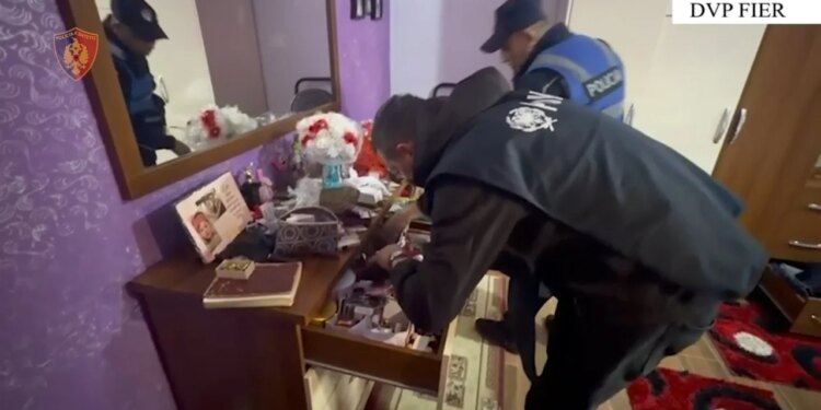 Policia ekzekuton 14 masa sigurie në Fier për aktivitet financiar pa licencë; sekuestrohen shuma të ndryshme parash
